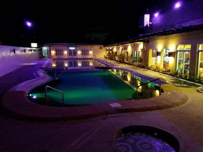 Basic Rooms Hotel - Image 1