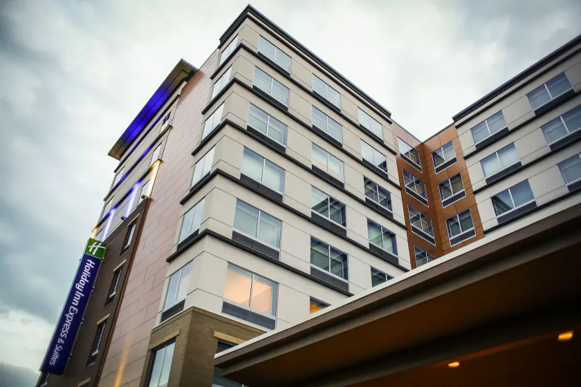 Holiday Inn Express & Suites Downtown Louisville by IHG - Image 1