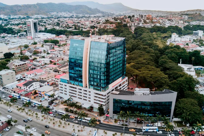 Courtyard by Marriott Guayaquil - Image 1