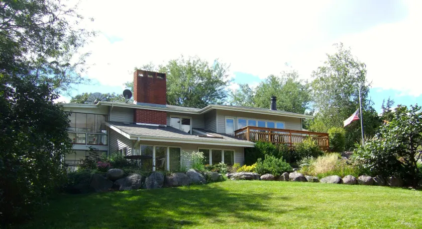 Loya's Little House Bed & Breakfast - Image 1