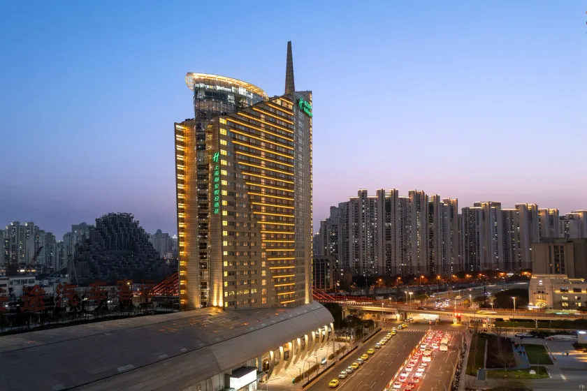 Holiday Inn Shanghai Jing'an - Image 1