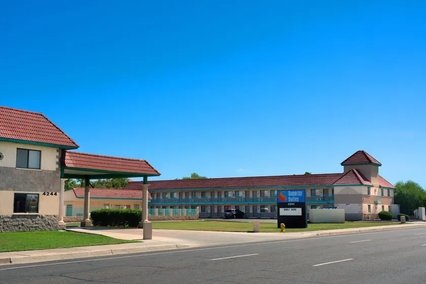 Superior Suites Hotel - Image 1