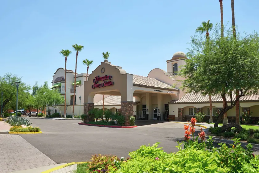 Hampton Inn & Suites Phoenix/Scottsdale - Image 1