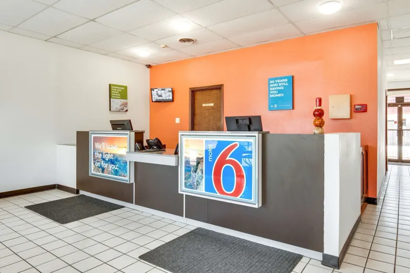 Motel 6 Longview, TX - North - Image 1