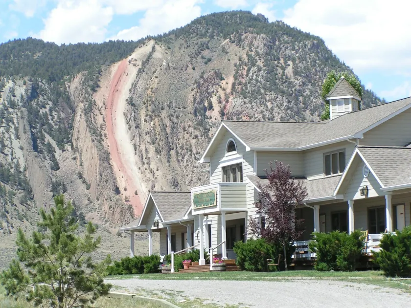 Yellowstone Basin Inn - Image 1