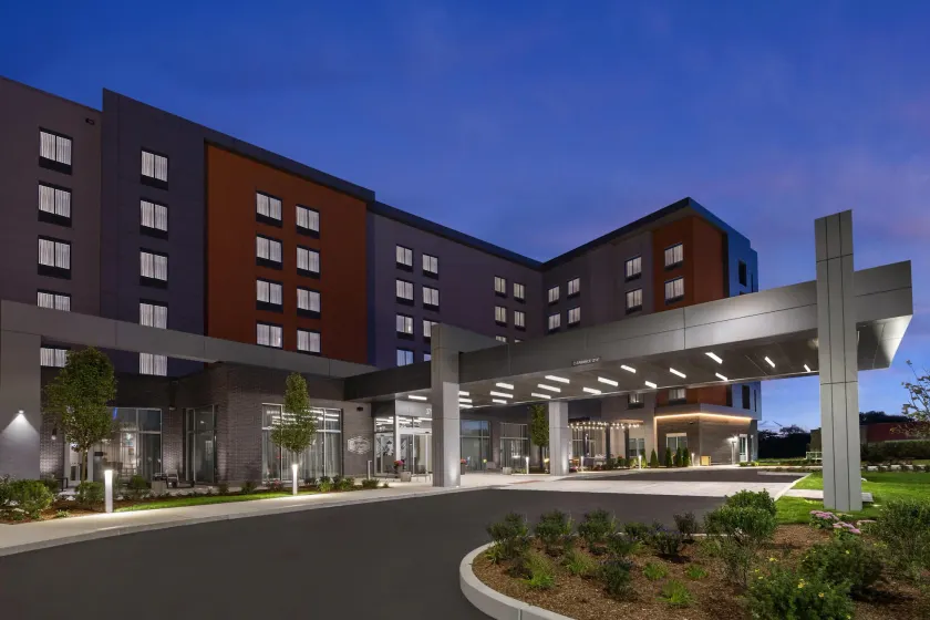 Hampton Inn Boston Woburn - Image 1