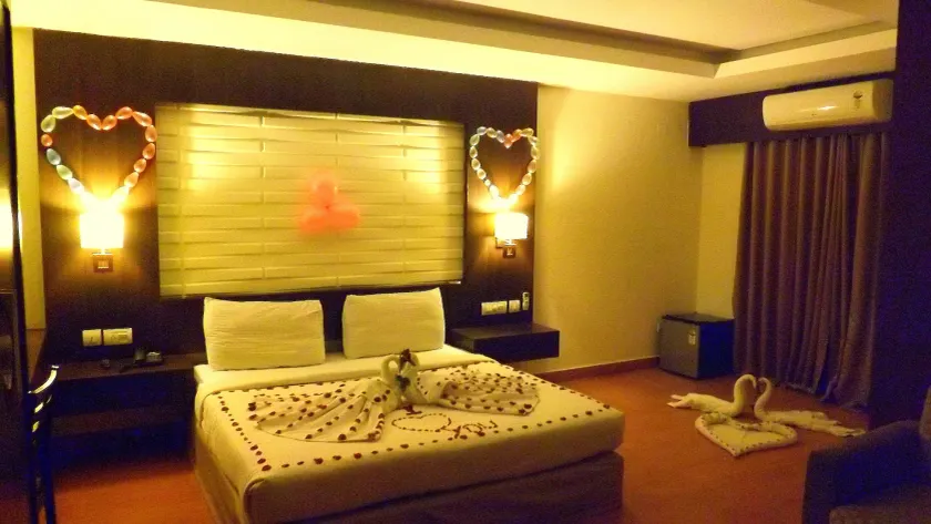 Castle International Premium Hotel - Image 1