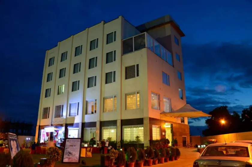 Hotel The Royal Bharti - Image 1