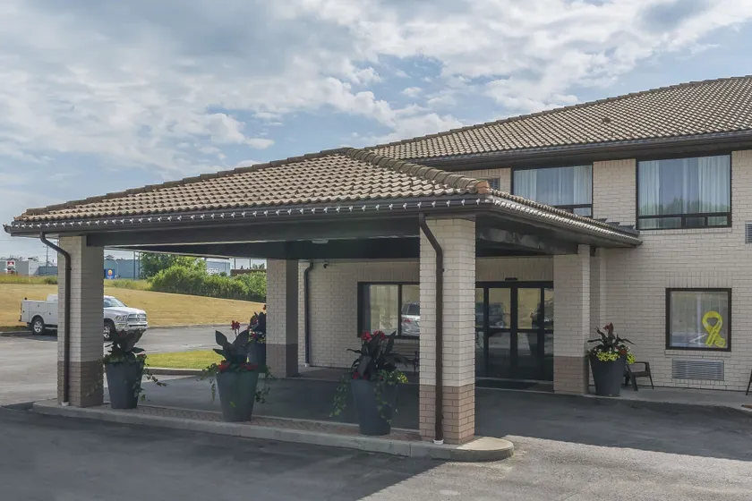 Comfort Inn Trenton - Image 1