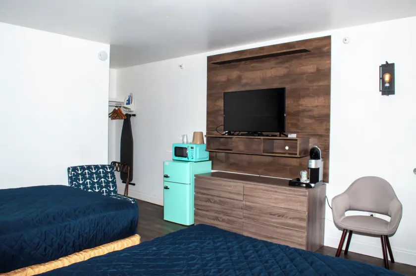 Flagship Inn - Image 1
