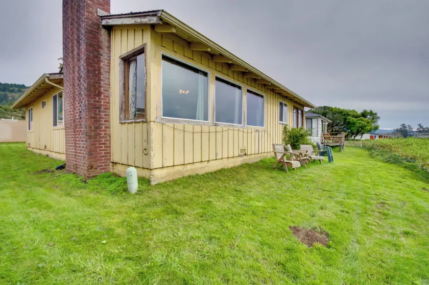 NY! Coastal Smith River Cottage med havsutsikt! - Interiör
