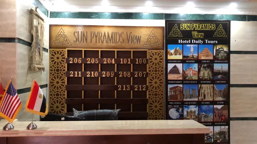 Plaza Pyramids View Inn - Ingresso interno