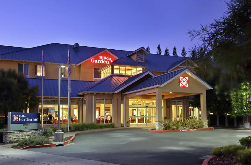 Hilton Garden Inn Sonoma County Airport - Image 1