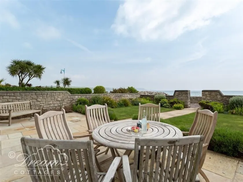 Beach View Apartment 2 - Image 1