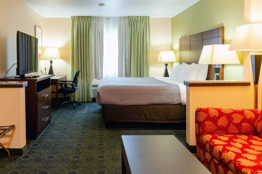 Quality Inn & Suites Bloomington I-55 and I-74 - Image 1