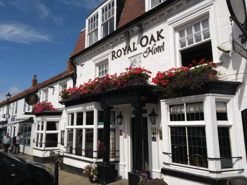 Royal Oak Hotel - Image 1