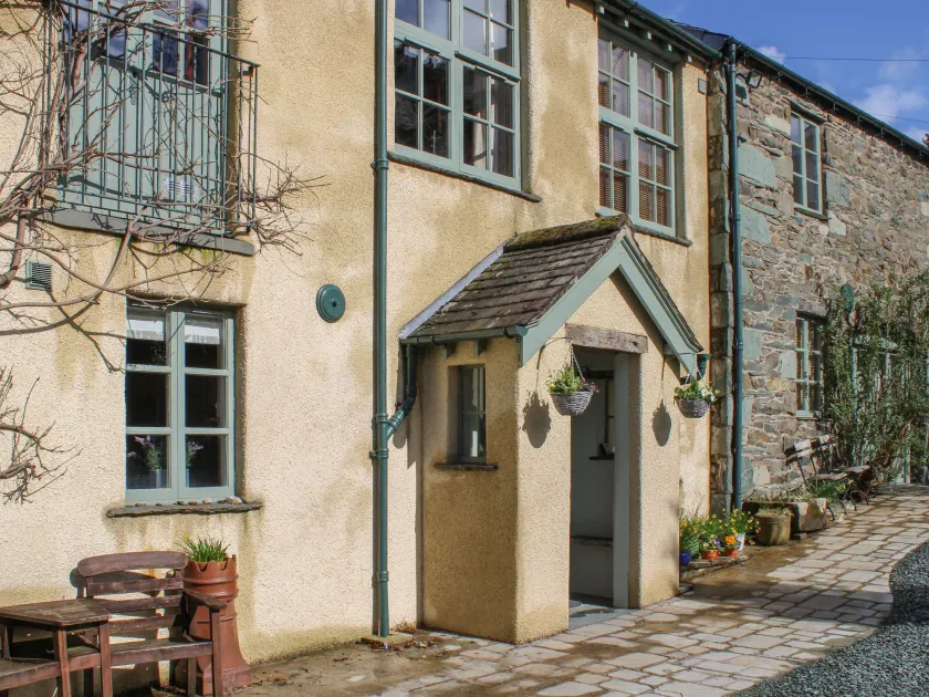 Plosh House - Image 1
