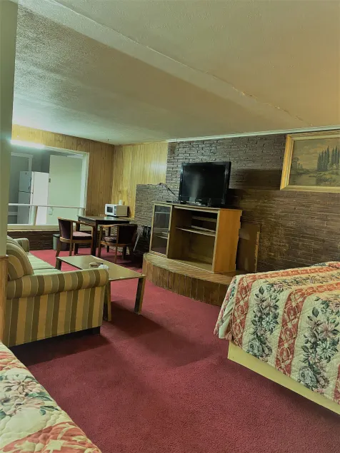 Madill Inn - Image 1