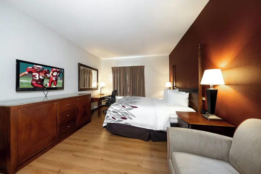 Red Roof Inn & Suites Biloxi - Ocean Springs - Image 1