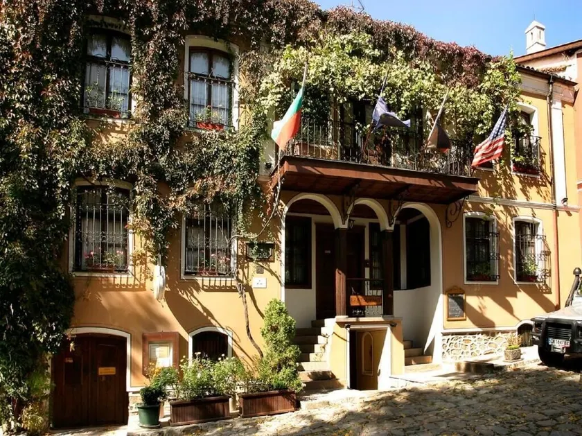 Old Legends Hotel - Image 1