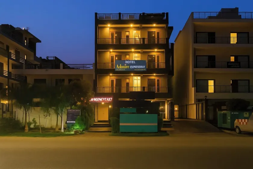 Hotel Admire Expressway By Aspl - Image 1