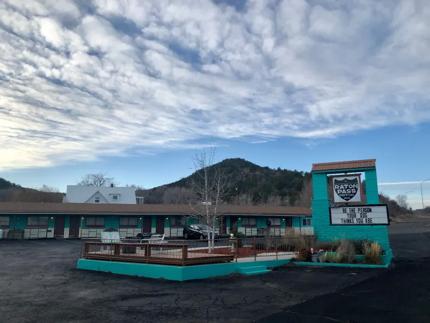 Raton Pass Motor Inn - Image 1