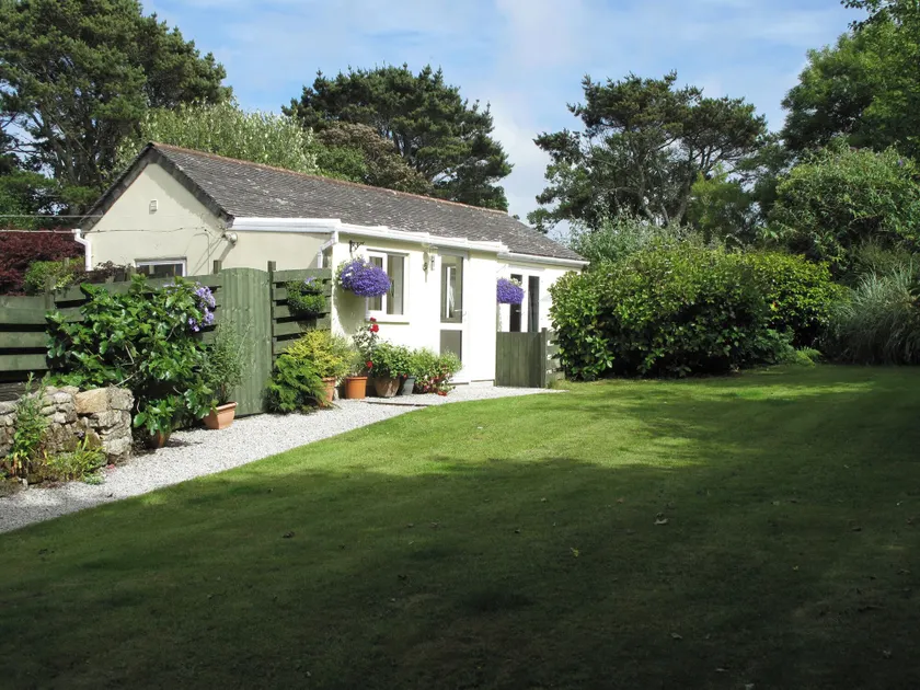 Garden Cottage - Image 1