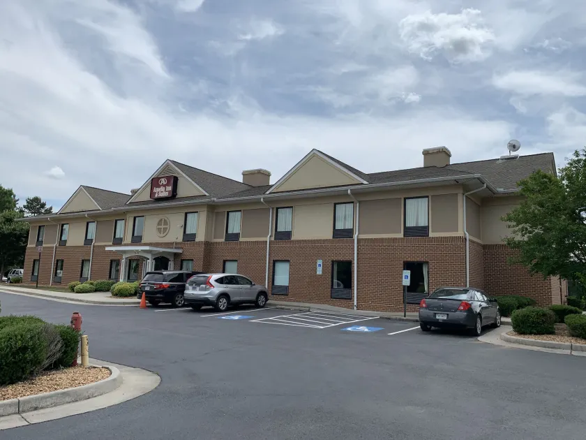 Amelia Inn & Suites - Image 1