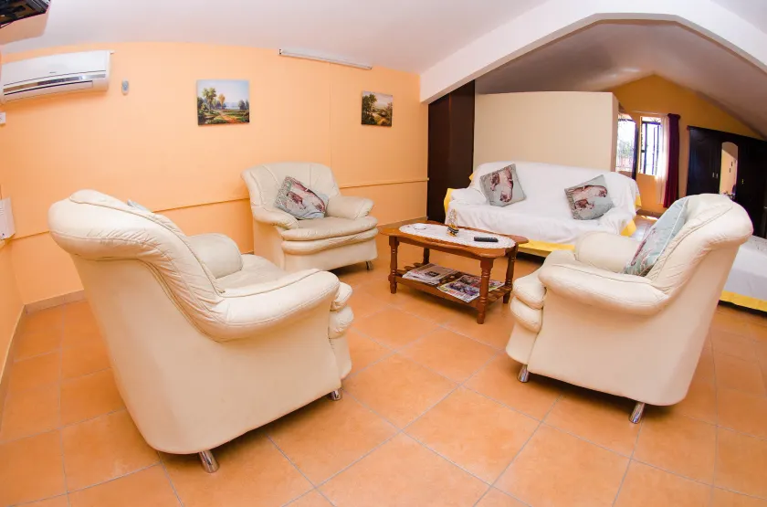 SM Lodge - Image 1