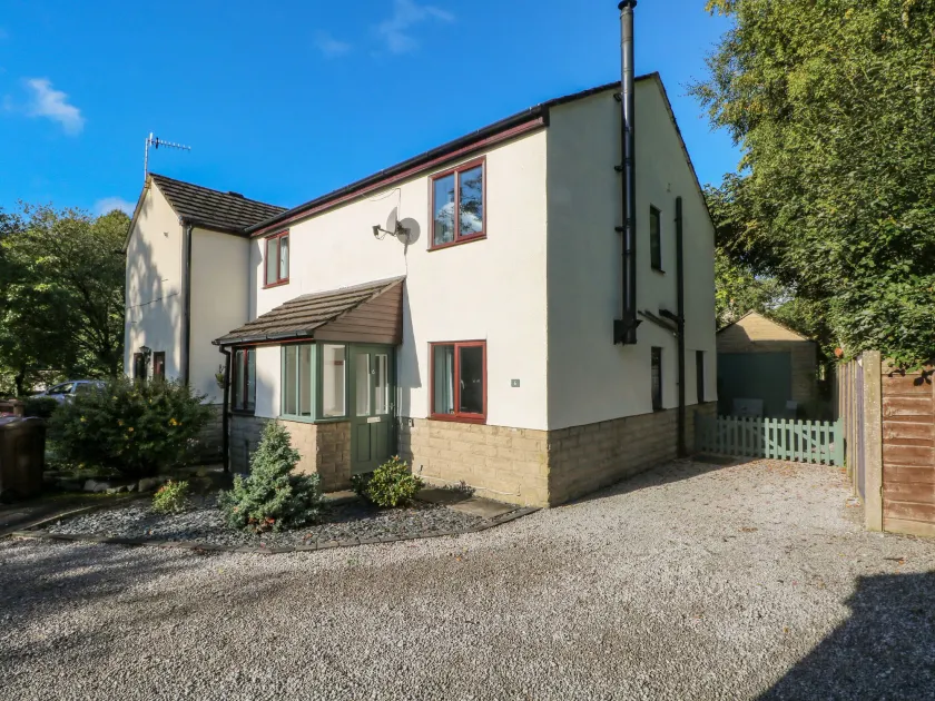6 Hunters Green Close - Image 1