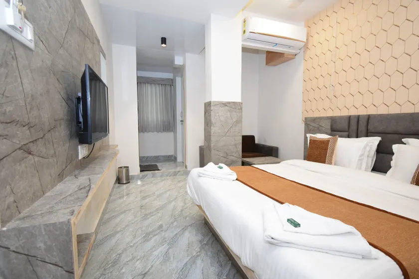 Hotel A1 Vastrapur - Image 1