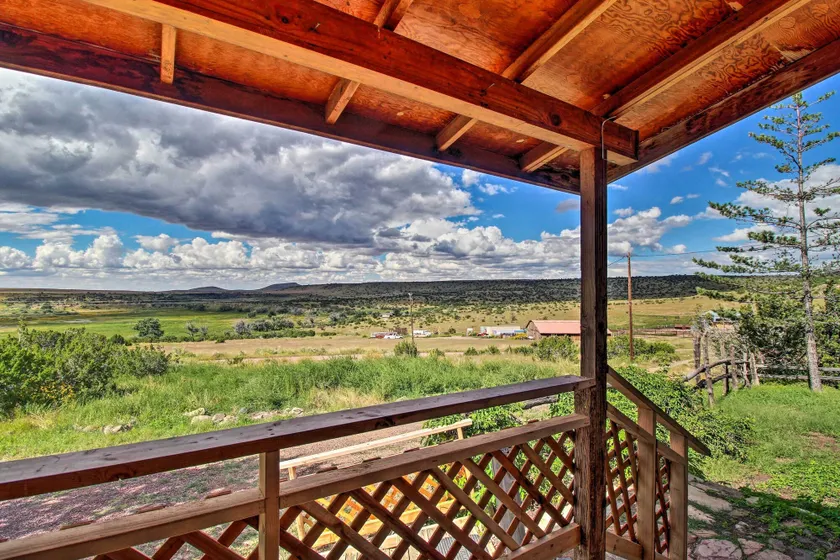 Peaceful Ranch Cabin, 3 Mi to Becker Lake! - Interior