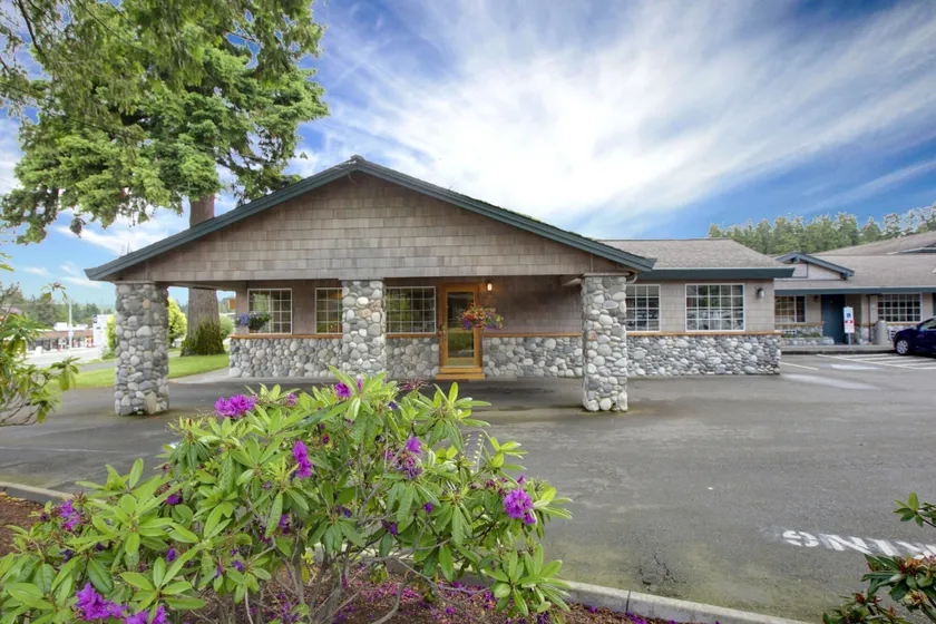 Poulsbo Inn & Suites - Image 1