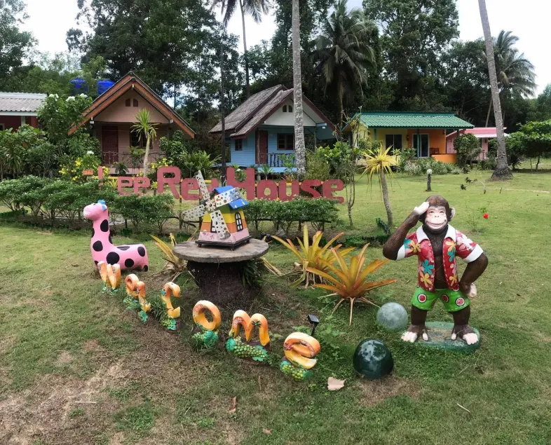 Lee Red House Homestay - Image 1