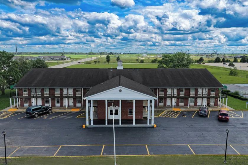 Economy Inn & Suites - Image 1