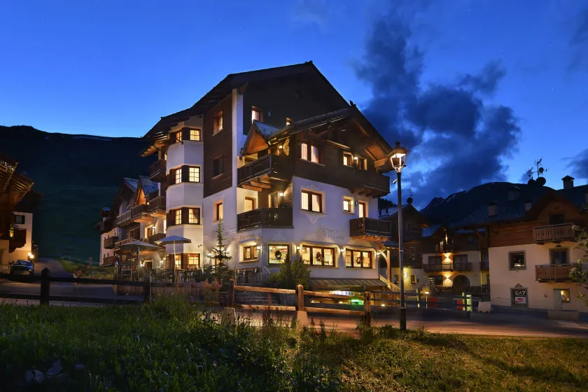 Hotel Cristallo - Image 1