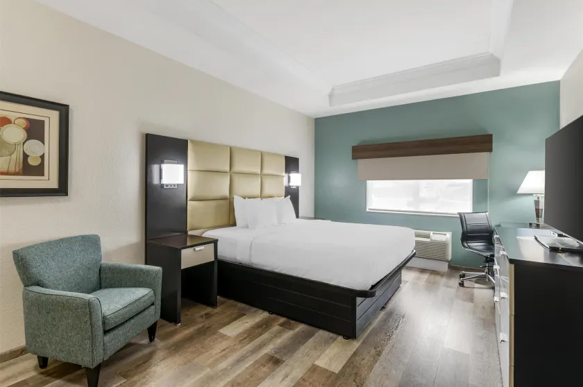 Best Western Plus JFK Inn & Suites - Image 1