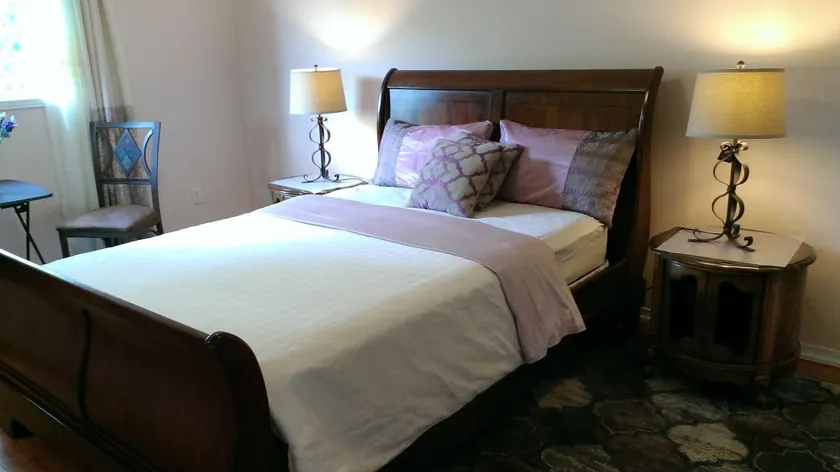 HB Guest Home 5 - Image 1