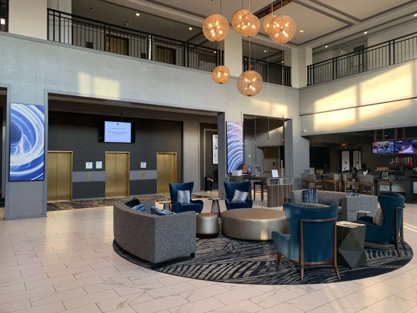 DoubleTree Suites by Hilton Htl & Conf Cntr Downers Grove - Image 1