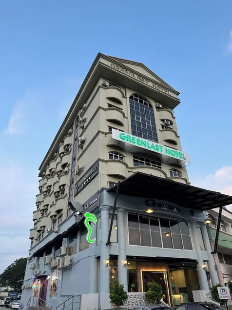 Greenlast Hotel - Image 1