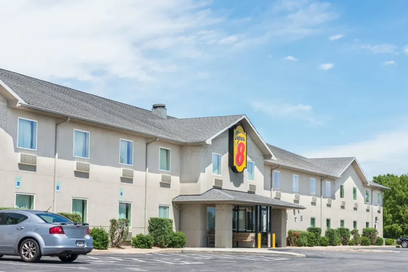 Super 8 by Wyndham Hagerstown/Halfway Area - Image 1
