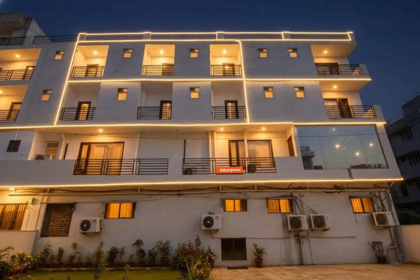 FabHotel Premium Villa Chatterpur - Image 1