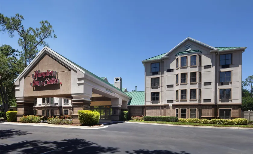 Hampton Inn & Suites Tampa-North - Image 1