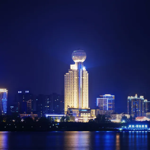Howard Johnson Pearl Plaza Wuhan - Image 1