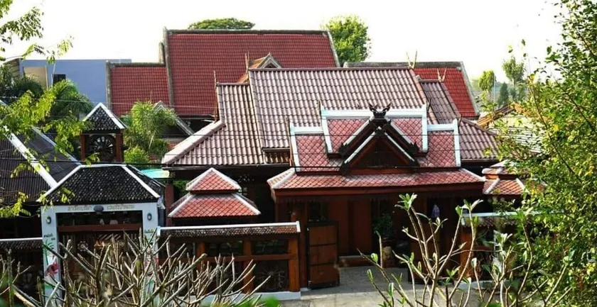 Baanthep Antique Homestay - Image 1
