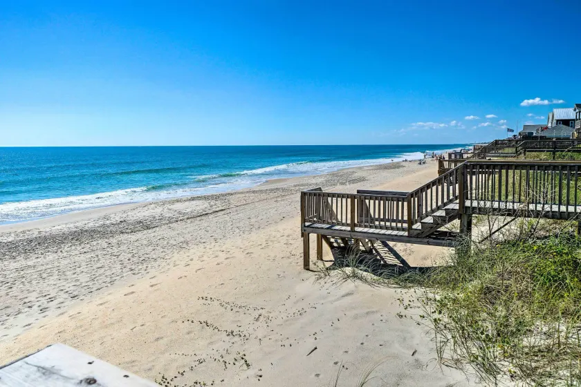Surf City House ~ 400 Ft Walk to Beach w/ Decks! - Interiør