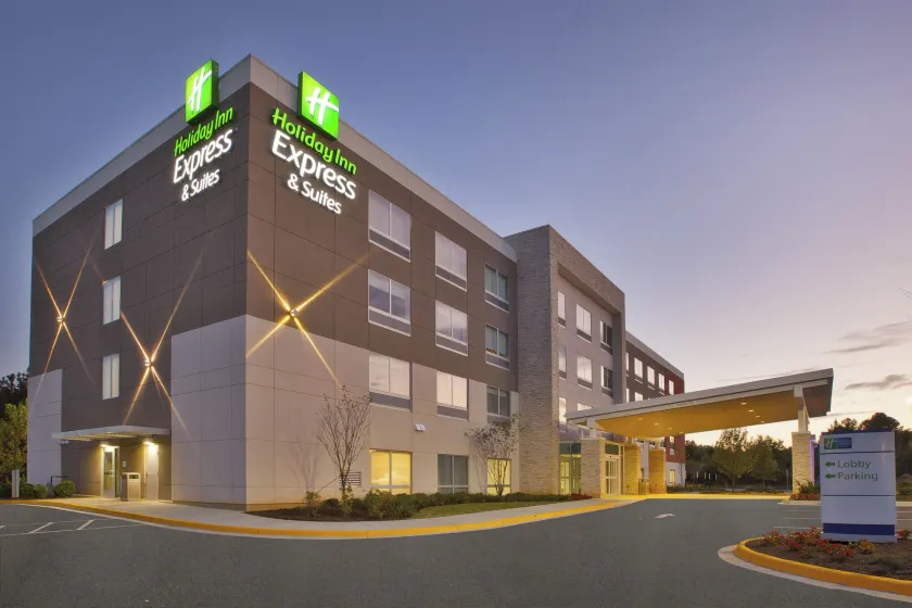 Holiday Inn Express and Suites South Hill by IHG - Image 1