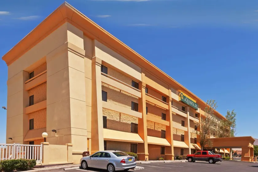 La Quinta Inn & Suites by Wyndham El Paso West Bartlett - Image 1