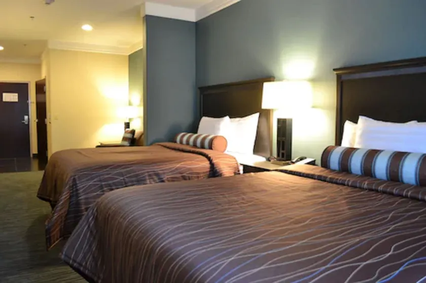 Red River Inn and Suites - Image 1