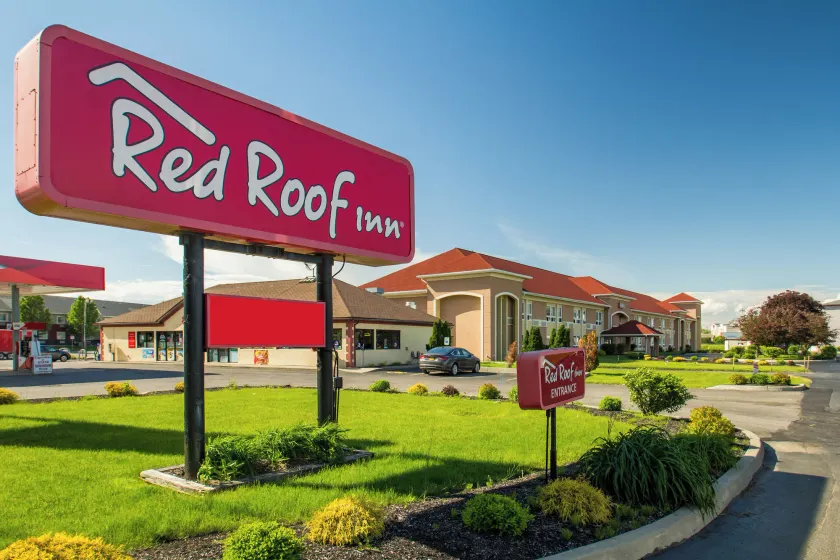 Red Roof Inn Batavia - Image 1